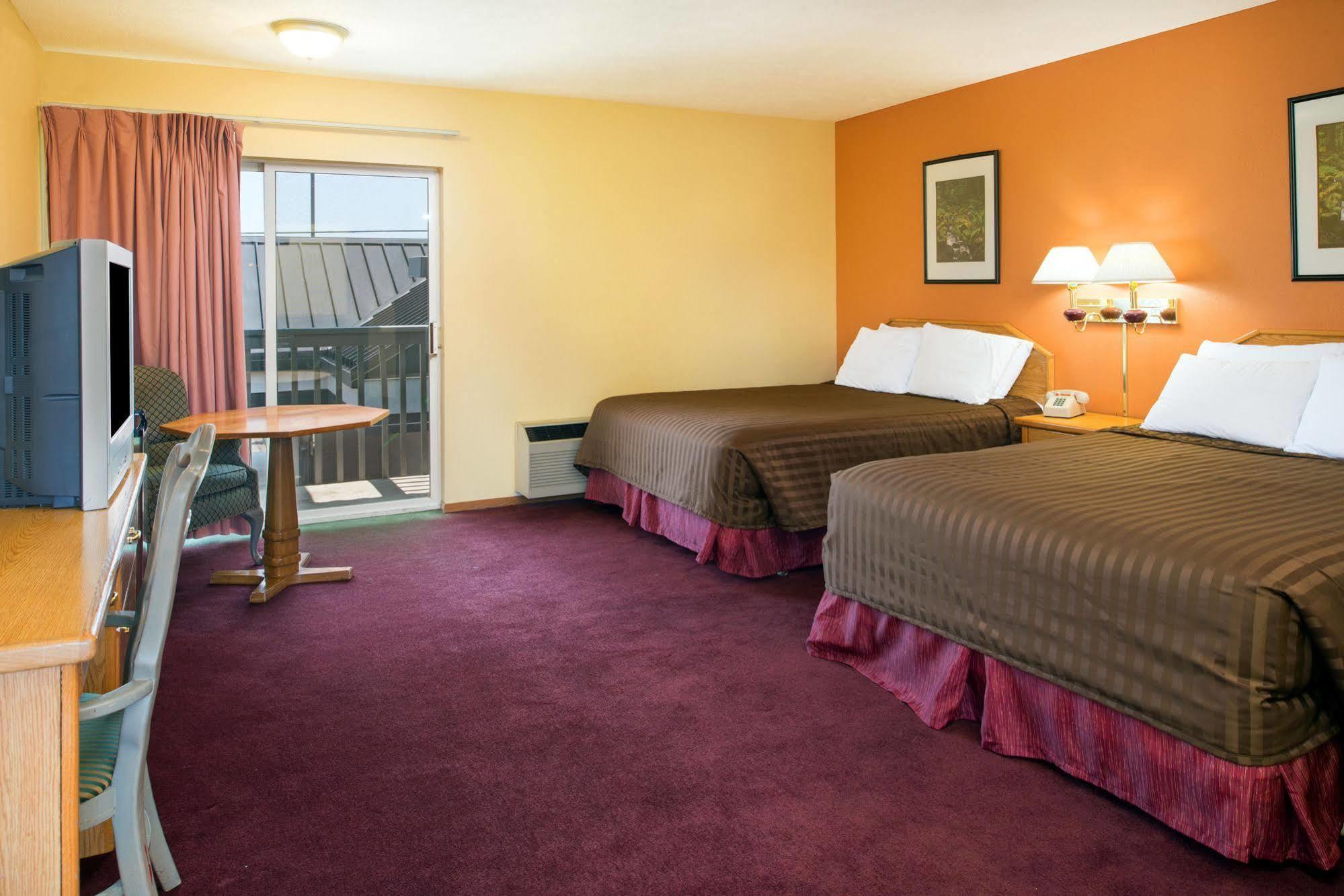 Howard Johnson By Wyndham Spokane Exterior foto